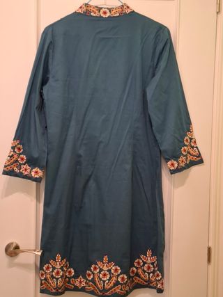 Vestido con bordados estilo oriental talla 40