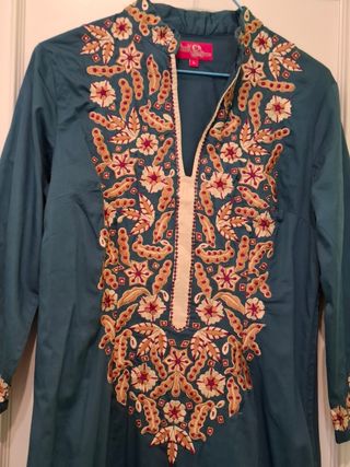 Vestido con bordados estilo oriental talla 40