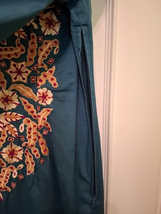 Vestido con bordados estilo oriental talla 40