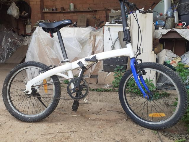 Bicicleta urbana pegable