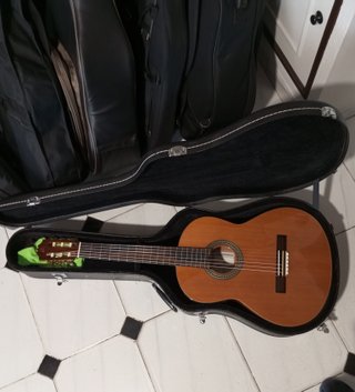 GUITARRA ADMIRA A2 FISHMAN Y OS1
