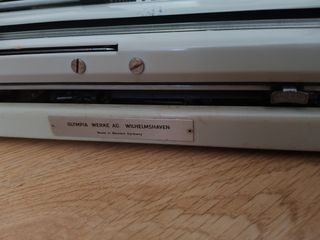 Maquina de escribir Olyimpia Splendid 33