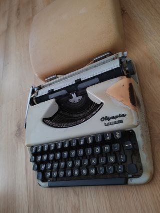 Maquina de escribir Olyimpia Splendid 33