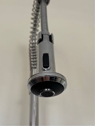 Grifo de cocina con manguera extraible marca TRES