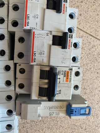 12 Diferenciales, 1 contactor y un magnetotermico