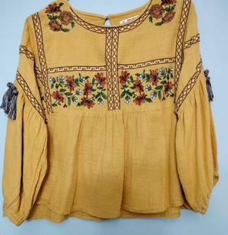 Blusa estilo boho con bordados talla S