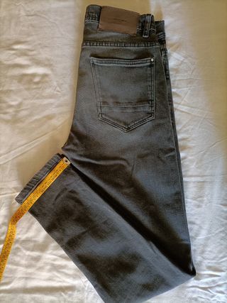 Vaquero Zara negro talla 40. Largo