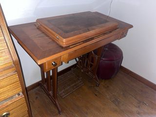 Maquina de coser Alfa antigua.