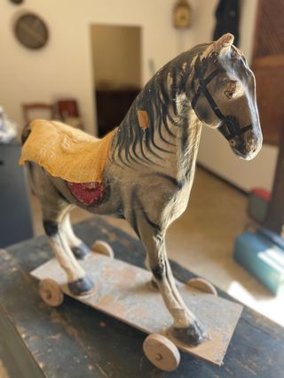 CABALLO DE CARTÓN PIEDRA AÑOS 50