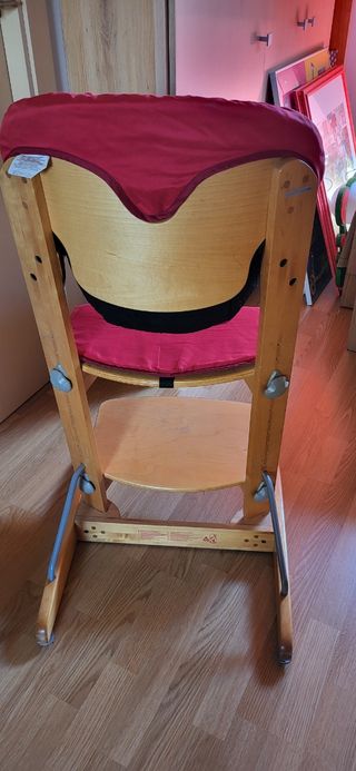 Trona de madera evolutiva