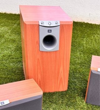 5 altavoces + 1 subwoofer JBL para Home Cinema