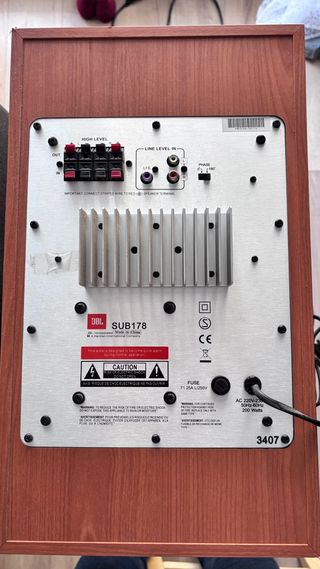 5 altavoces + 1 subwoofer JBL para Home Cinema