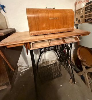 Maquina de coser muy antigua
