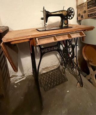 Maquina de coser muy antigua