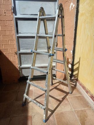 Escalera plegable de 4 peldaños 