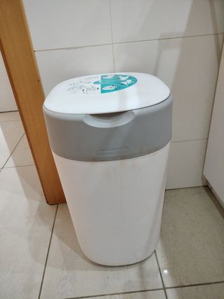 Contenedor de pañales como nuevo. Poco uso