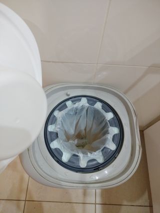 Contenedor de pañales como nuevo. Poco uso