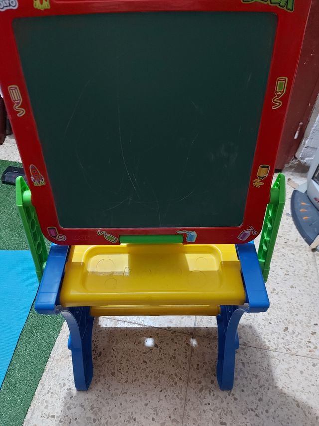 Pupitre infantil 2 en 1. A partir de 36 meses.