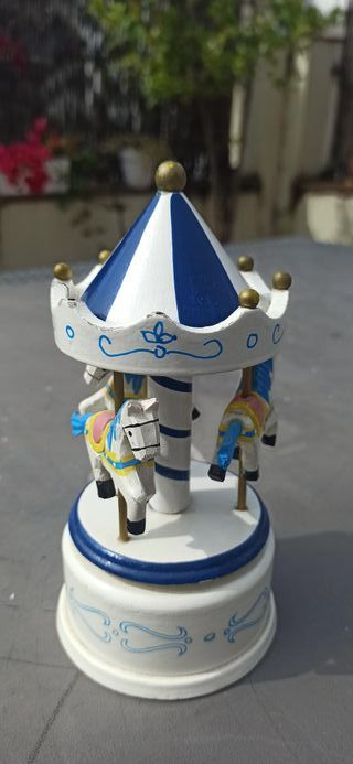 Tiovivo musical de madera