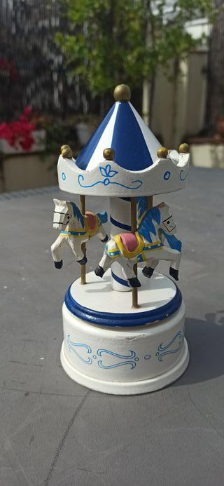 Tiovivo musical de madera