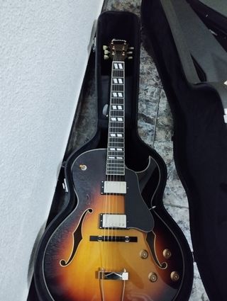 Chitarra Jazz Eastman AR372