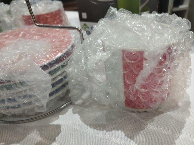 Tazze da tè con supporto e piatti