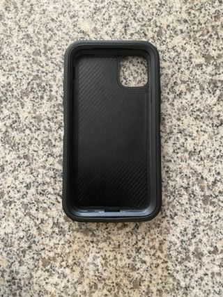 Funda iPhone 11 armadura resistente sin usar