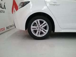 Toyota Corolla 2021 hibrido.