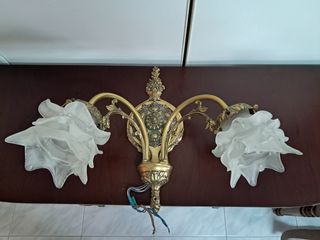 Espejo dorado con aplique de luz