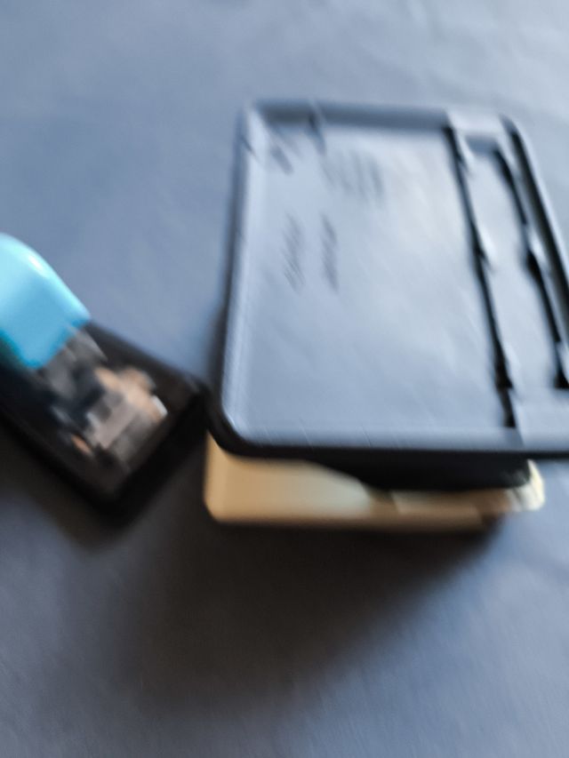 Taladros y grapadora son tres piezas