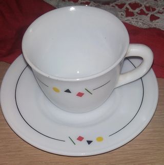 Set 4 tazzine con relativi piattini + 2 piattini 