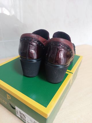 Zapato granate. Piel - charol. T36