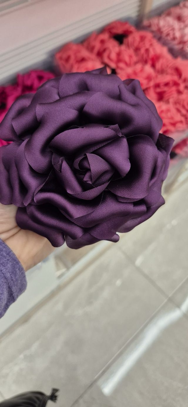 Pinza y flor de flamenca