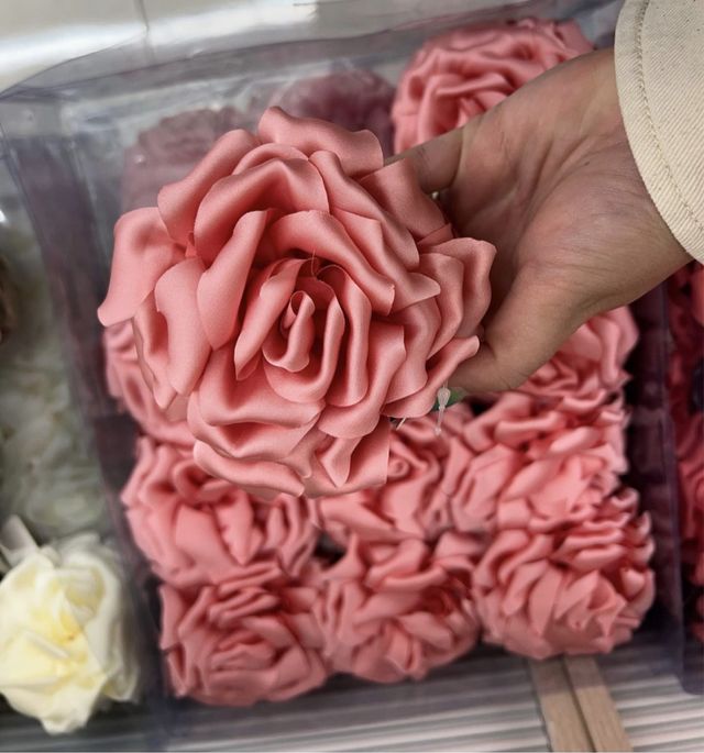 Pinza y flor de flamenca