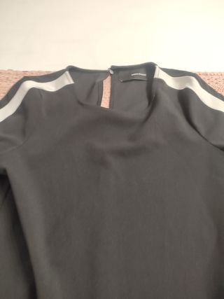 Mono negro con apertura en los lados ...