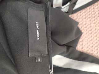 Mono negro con apertura en los lados ...