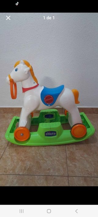 Cavallo a dondolo Chicco.