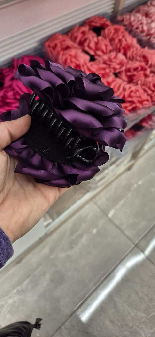 Pinza y flor de flamenca