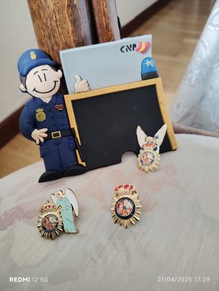 3 PINS E IMAN POLICÍA NACIONAL