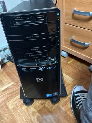 Ordenador HP. Monitor y teclado.