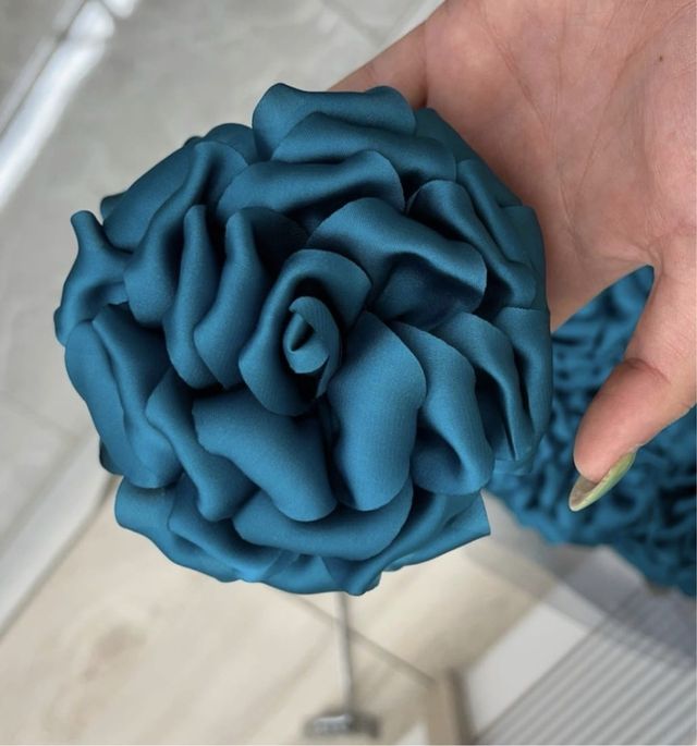 Pinza y flor de flamenca