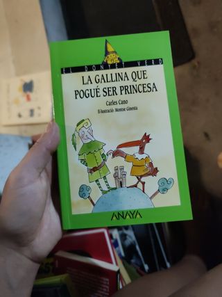 La gallina que pogué ser princesa (Cuentos, Mitos Y Libros-regalo) (Catalan Edition)