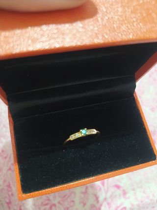 Anillo 18k y esmeralda 