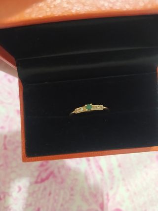 Anillo 18k y esmeralda 