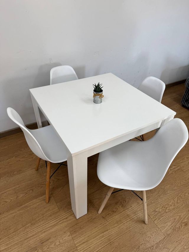 Mesa Blanca Miramy con 4 Sillas Nórdicas: ¡Nuevo!