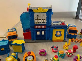 Coleccion Superthing con varios complementos.