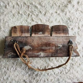 Perchero tallado a mano