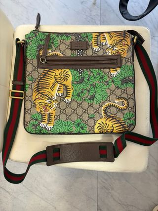 Gucci GG Supreme Tiger Messenger Bag