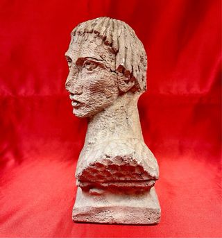 Busto masculino expresionista inspiración clásca