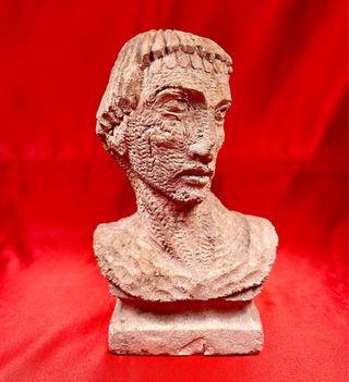 Busto masculino expresionista inspiración clásca